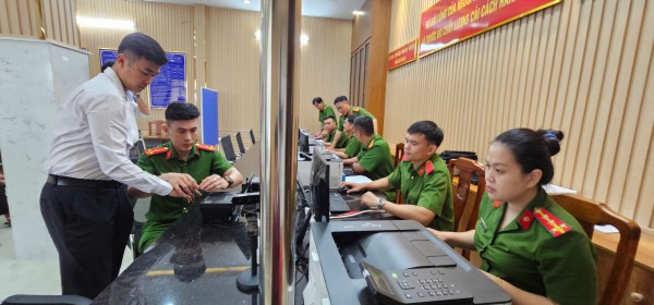 TP.HCM đồng loạt ra mắt 20 bộ phận một cửa tại công an cấp xã TP.HCM đồng loạt ra mắt 20 bộ phận một cửa tại công an cấp xã