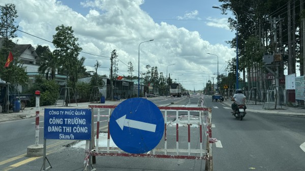 TP.HCM: Đường 333 tỉ ở xã Dầu Tiếng chưa bàn giao đã phải đào bới, sửa chữa
