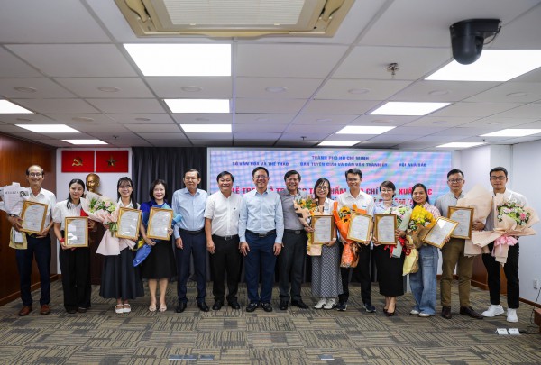 TP.HCM khen thưởng 10 tác phẩm xuất sắc của Báo Thanh Niên TP.HCM khen thưởng 10 tác phẩm xuất sắc của Báo Thanh Niên