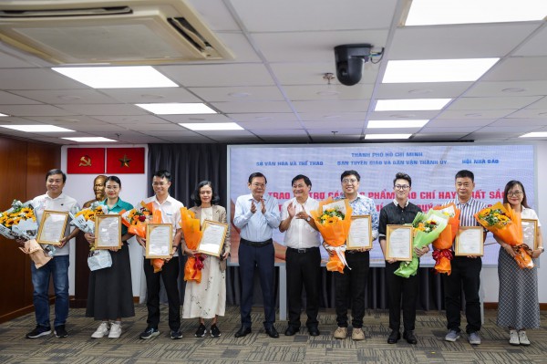 TP.HCM khen thưởng 10 tác phẩm xuất sắc của Báo Thanh Niên TP.HCM khen thưởng 10 tác phẩm xuất sắc của Báo Thanh Niên