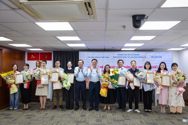 TP.HCM khen thưởng 10 tác phẩm xuất sắc của Báo Thanh Niên TP.HCM khen thưởng 10 tác phẩm xuất sắc của Báo Thanh Niên