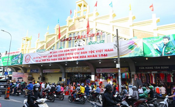 TP.HCM khen thưởng 34 phường, xã và 16 doanh nghiệp nộp ngân sách trên 3.000 tỉ đồng TP.HCM khen thưởng 34 phường, xã và 16 doanh nghiệp nộp ngân sách trên 3.000 tỉ đồng