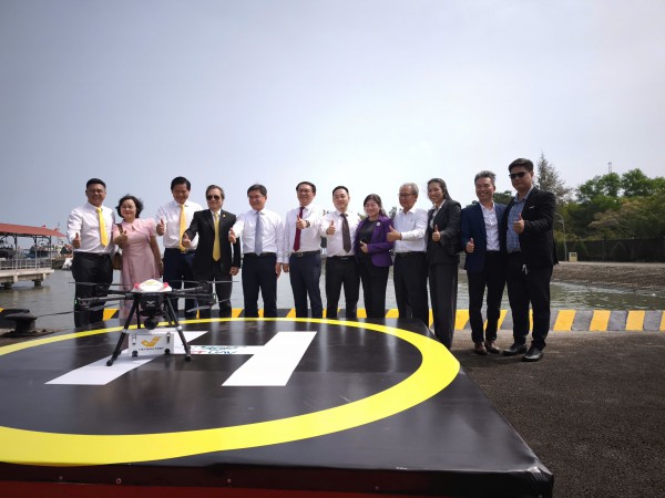 TP.HCM lần đầu tiên giao hàng vượt biển bằng thiết bị bay không người lái TP.HCM lần đầu tiên giao hàng vượt biển bằng thiết bị bay không người lái