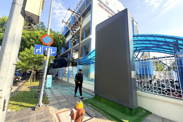 TP.HCM muốn tháo dỡ hàng loạt biển quảng cáo lấn chiếm vỉa hè TP.HCM muốn tháo dỡ hàng loạt biển quảng cáo lấn chiếm vỉa hè