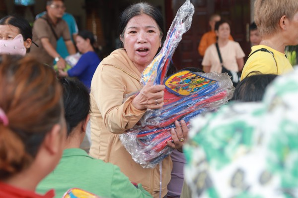 TP.HCM nghĩa tình: Người phụ nữ 'sống lại' bằng bếp cơm thiện nguyện TP.HCM nghĩa tình: Người phụ nữ 'sống lại' bằng bếp cơm thiện nguyện