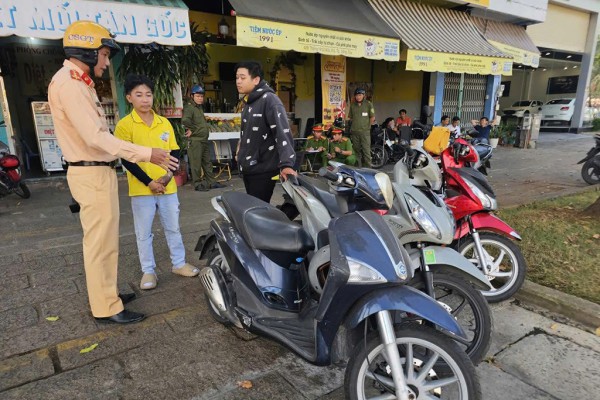 TP.HCM ra quy định mới về vỉa hè:: Phường, xã và người dân nói gì?