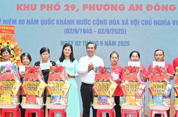 TP.HCM rực rỡ Ngày hội non sông - Dân tộc kết đoàn TP.HCM rực rỡ Ngày hội non sông - Dân tộc kết đoàn