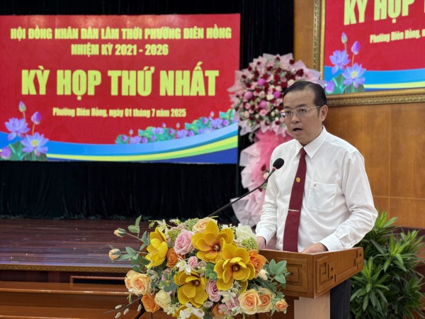 TP.HCM tận tụy hướng dẫn người dân làm thủ tục hành chính trong ngày đầu sáp nhập TP.HCM tận tụy hướng dẫn người dân làm thủ tục hành chính trong ngày đầu sáp nhập