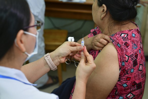 TP.HCM tiêm ngừa cúm miễn phí cho người cao tuổi khó khăn trước Tết Nguyên đán 2026