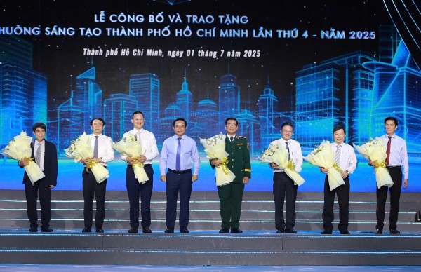TP.HCM trao Giải thưởng Sáng tạo năm 2025 TP.HCM trao Giải thưởng Sáng tạo năm 2025