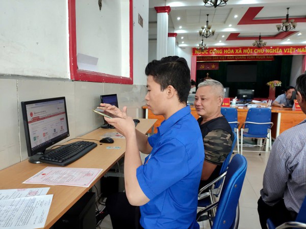 TP.HCM trong kỷ nguyên số: Chính quyền số phục vụ dân TP.HCM trong kỷ nguyên số: Chính quyền số phục vụ dân