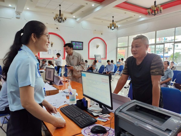 TP.HCM trong kỷ nguyên số: Chính quyền số phục vụ dân TP.HCM trong kỷ nguyên số: Chính quyền số phục vụ dân