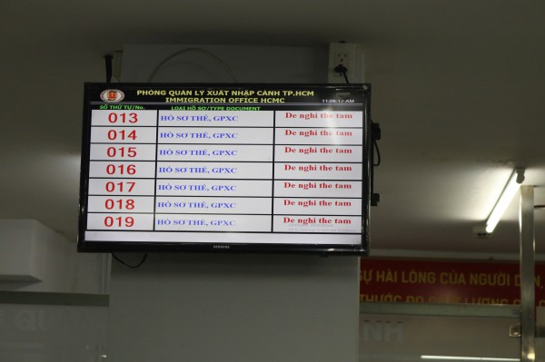 TP.HCM vận hành chính quyền 2 cấp: Người dân xếp hàng từ sớm làm hộ chiếu TP.HCM vận hành chính quyền 2 cấp: Người dân xếp hàng từ sớm làm hộ chiếu