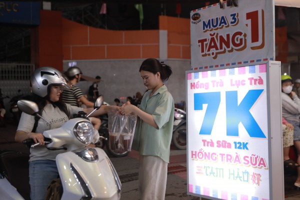 TP.HCM với 'cơn sốt' trà sữa 7.000 đồng, lẩu 69.000 đồng: Giật mình vì siêu rẻ? TP.HCM với 'cơn sốt' trà sữa 7.000 đồng, lẩu 69.000 đồng: Giật mình vì siêu rẻ?