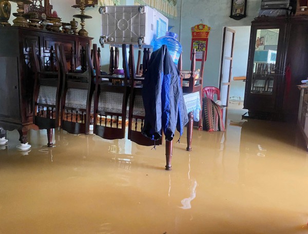 TP.Huế: Lũ ở nội đô đang rút dần, hạ du vẫn ngập sâu