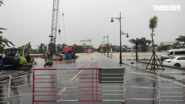 TP.Huế: Nước sông dâng cao trong đêm, vùng trũng tiếp tục ngập lụt TP.Huế: Nước sông dâng cao trong đêm, vùng trũng tiếp tục ngập lụt