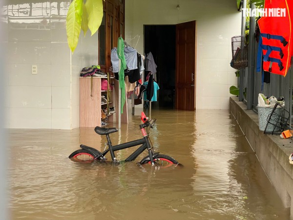 TP.Huế: Nước sông dâng cao trong đêm, vùng trũng tiếp tục ngập lụt TP.Huế: Nước sông dâng cao trong đêm, vùng trũng tiếp tục ngập lụt