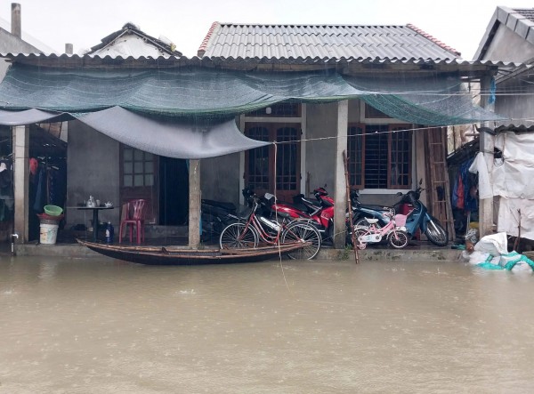 TP.Huế: Nước sông dâng cao trong đêm, vùng trũng tiếp tục ngập lụt TP.Huế: Nước sông dâng cao trong đêm, vùng trũng tiếp tục ngập lụt