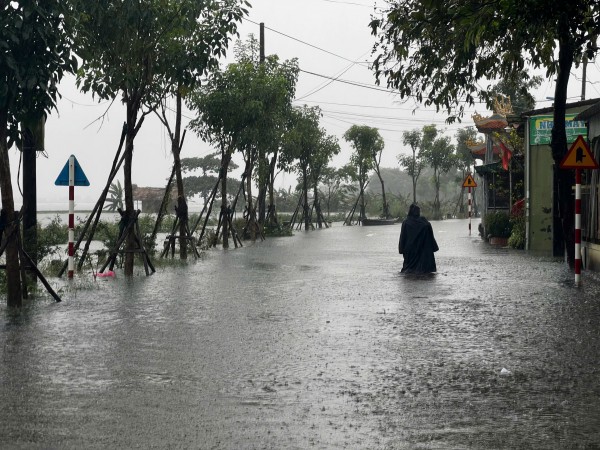 TP.Huế đang mưa rất to, dự báo mưa lũ sẽ phức tạp và kéo dài TP.Huế đang mưa rất to, dự báo mưa lũ sẽ phức tạp và kéo dài