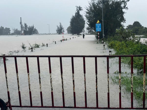 TP.Huế đang mưa rất to, dự báo mưa lũ sẽ phức tạp và kéo dài TP.Huế đang mưa rất to, dự báo mưa lũ sẽ phức tạp và kéo dài