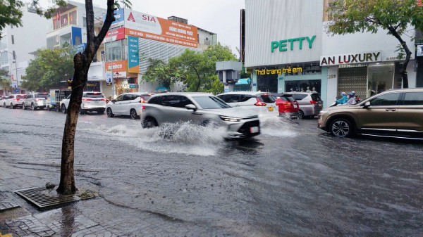 TP.Đà Nẵng: Mưa lớn kéo dài, chính quyền sẵn sàng phương án sơ tán người dân