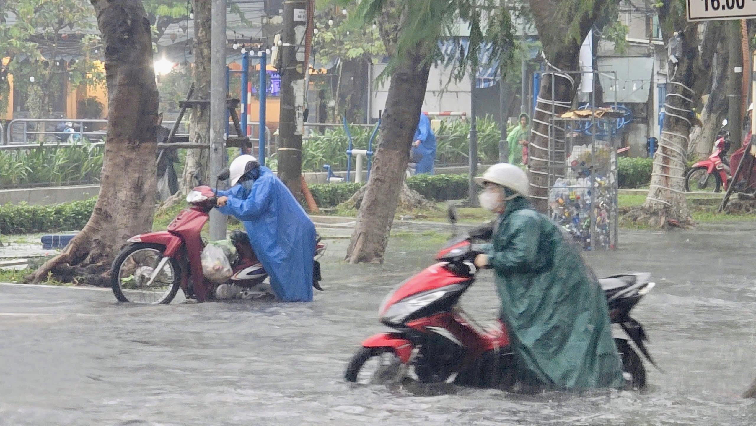 TP.Đà Nẵng: Mưa lớn kéo dài, chính quyền sẵn sàng phương án sơ tán người dân