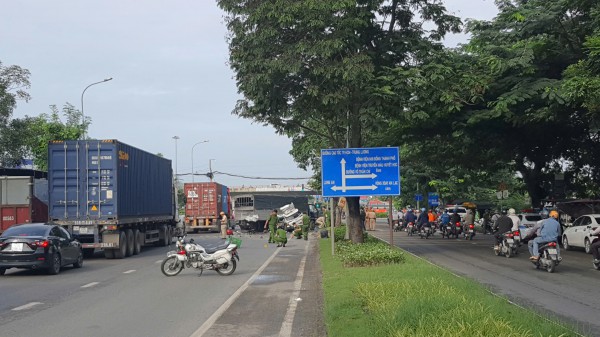 Tai nạn liên hoàn trên đường Nguyễn Văn Linh, 2 người tử vong