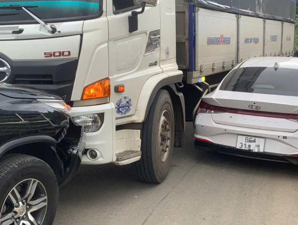 Tai nạn liên hoàn trên quốc lộ 28B đi Đà Lạt, đèo Đại Ninh ùn tắc kéo dài Tai nạn liên hoàn trên quốc lộ 28B đi Đà Lạt, đèo Đại Ninh ùn tắc kéo dài