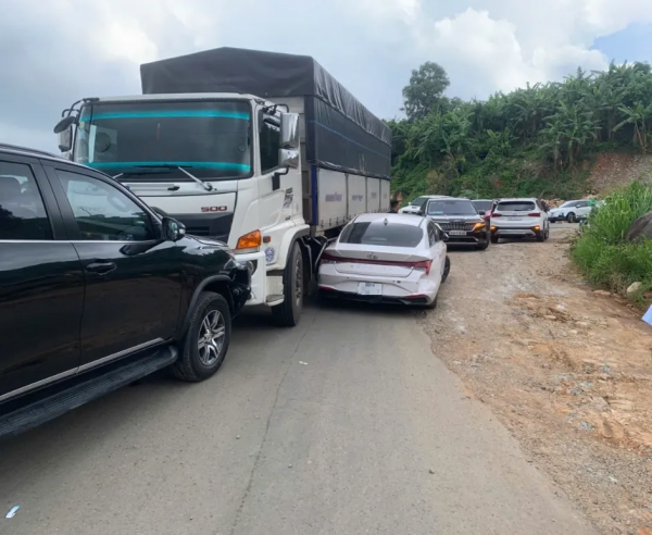 Tai nạn liên hoàn trên quốc lộ 28B đi Đà Lạt, đèo Đại Ninh ùn tắc kéo dài Tai nạn liên hoàn trên quốc lộ 28B đi Đà Lạt, đèo Đại Ninh ùn tắc kéo dài