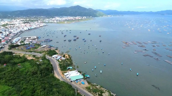 Tái thiết vùng rốn lũ: Thủ phủ tôm hùm hồi sinh Tái thiết vùng rốn lũ: Thủ phủ tôm hùm hồi sinh