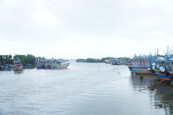 Tái thiết vùng rốn lũ: Vá lại tàu thuyền, trở lại nhịp sống mưu sinh Tái thiết vùng rốn lũ: Vá lại tàu thuyền, trở lại nhịp sống mưu sinh