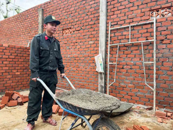 Tái thiết vùng rốn lũ: Xây nhà cho dân giữa đại ngàn Trường Sơn