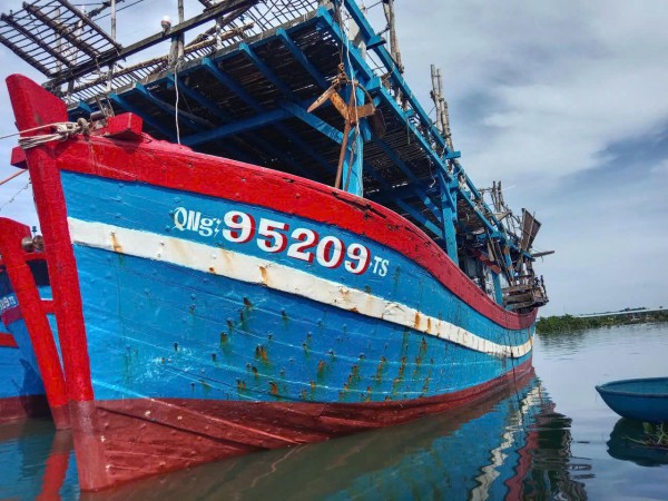 Tàu cá Quảng Ngãi gặp nạn trên biển, 14 ngư dân vào bờ an toàn Tàu cá Quảng Ngãi gặp nạn trên biển, 14 ngư dân vào bờ an toàn
