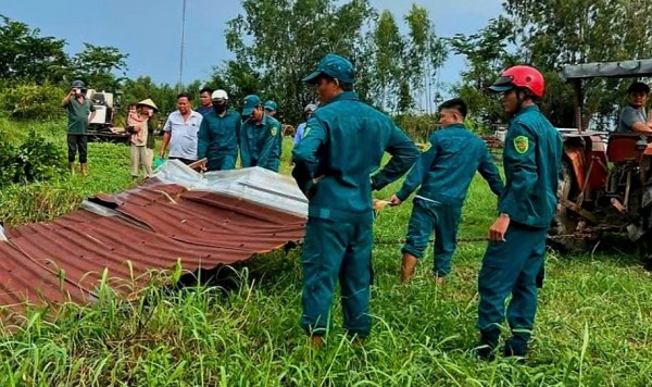 Tây Ninh liên tục mưa lớn kèm giông lốc, cụ ông 83 tuổi bị cây ngã đè Tây Ninh liên tục mưa lớn kèm giông lốc, cụ ông 83 tuổi bị cây ngã đè