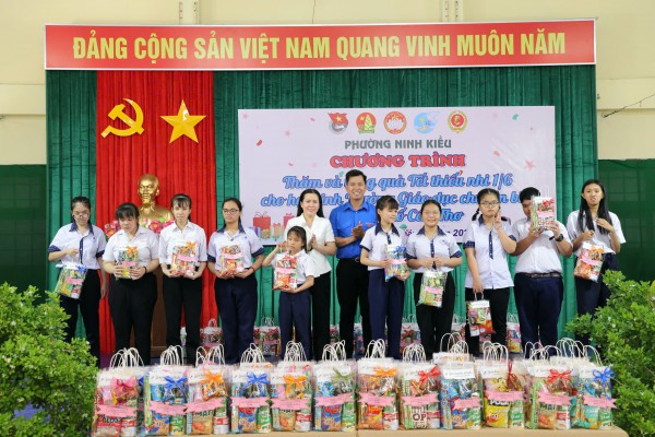 Tết Thiếu nhi 1.6 sớm tại Trường giáo dục chuyên biệt Cần Thơ Tết Thiếu nhi 1.6 sớm tại Trường giáo dục chuyên biệt Cần Thơ