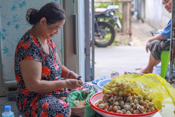 Tết lạ 'xóm chảy nước mắt' ở TP.HCM: Vì sao nhiều người bỏ nghề?