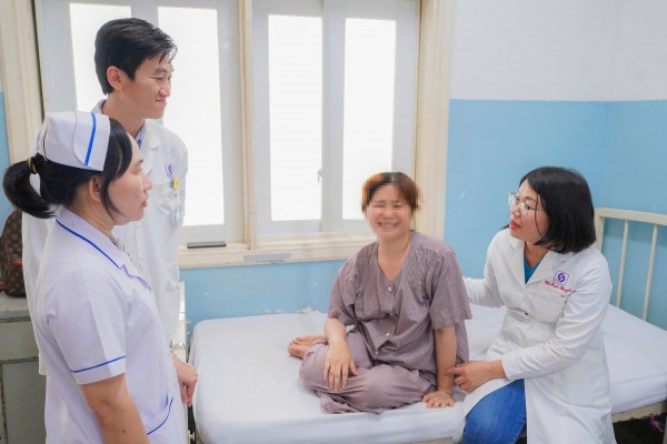 Thai phụ vỡ tử cung khi mang thai lần thứ 4 Thai phụ vỡ tử cung khi mang thai lần thứ 4