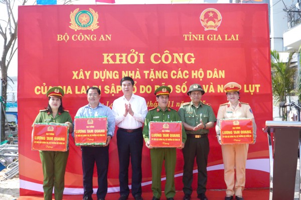 Thần tốc hồi sinh 1.200 mái nhà trước tết