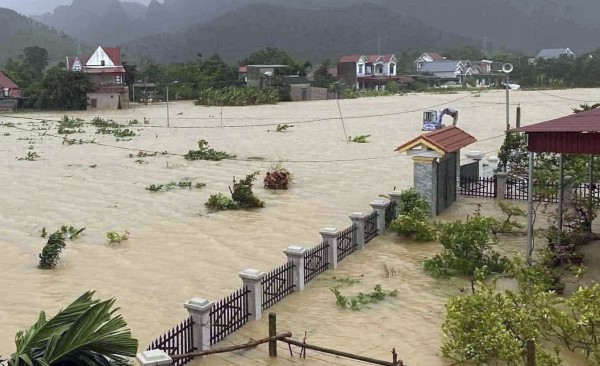 Thanh Hóa: Nước sông dâng cao, hàng ngàn nhà dân ngập lụt Thanh Hóa: Nước sông dâng cao, hàng ngàn nhà dân ngập lụt