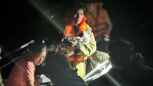 Thanh Hóa: Nước sông dâng cao, hàng ngàn nhà dân ngập lụt Thanh Hóa: Nước sông dâng cao, hàng ngàn nhà dân ngập lụt