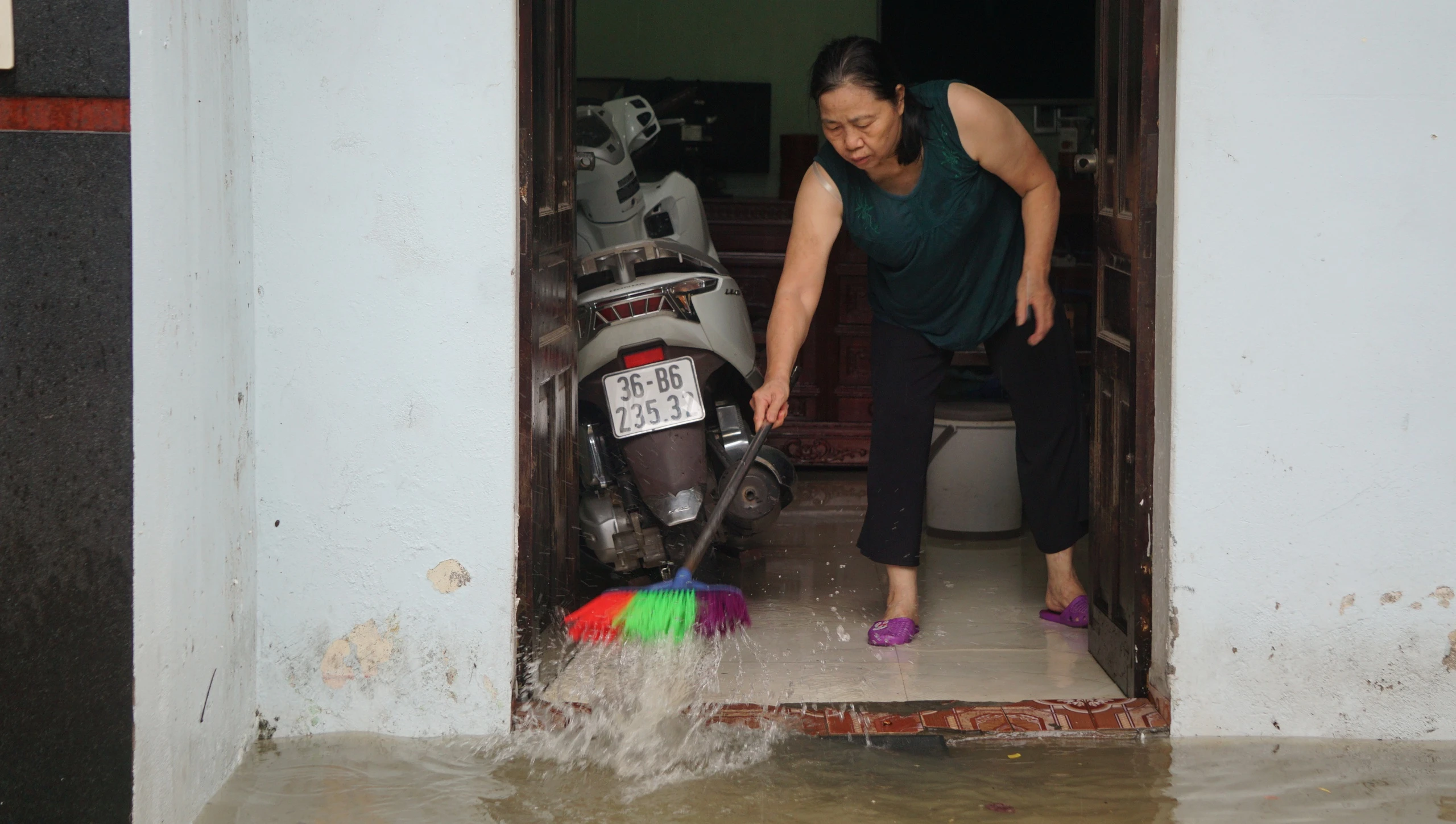 Thành phố Thanh Hóa ngập nặng sau cơn mưa sáng