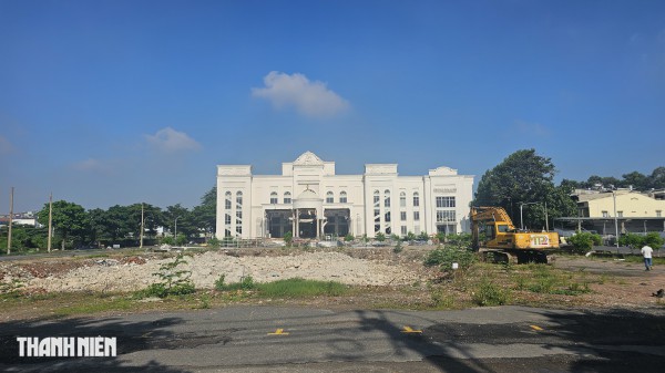 Thành phố Đồng Nai: Tháo dỡ tòa nhà cuối cùng của khu phức hợp Eros Palace Thành phố Đồng Nai: Tháo dỡ tòa nhà cuối cùng của khu phức hợp Eros Palace
