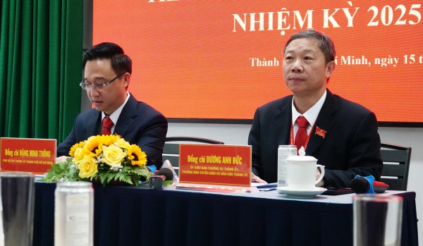 Thành ủy TP.HCM đánh giá, sắp xếp cán bộ thường xuyên