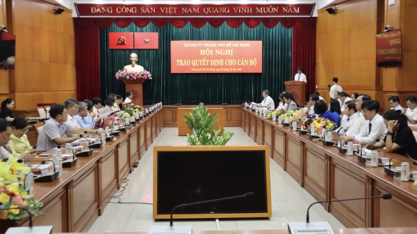 Thành ủy TP.HCM tiếp tục đưa cán bộ thành phố về phường, xã Thành ủy TP.HCM tiếp tục đưa cán bộ thành phố về phường, xã