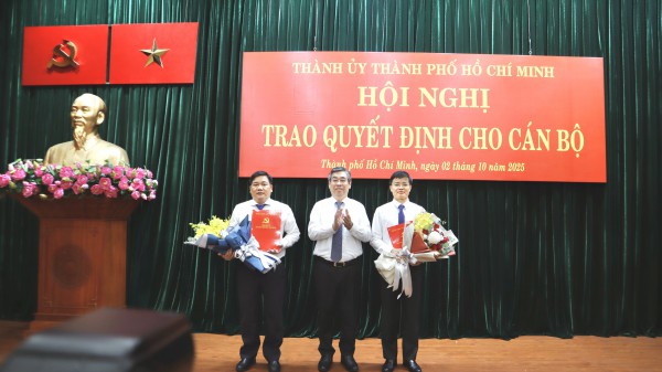 Thành ủy TP.HCM tiếp tục đưa cán bộ thành phố về phường, xã Thành ủy TP.HCM tiếp tục đưa cán bộ thành phố về phường, xã