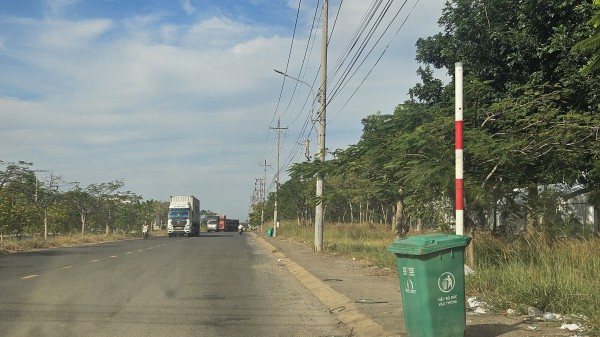 Tháo dỡ biển báo 20 km/giờ ở Đồng Nai sau phản ánh của Báo Thanh Niên