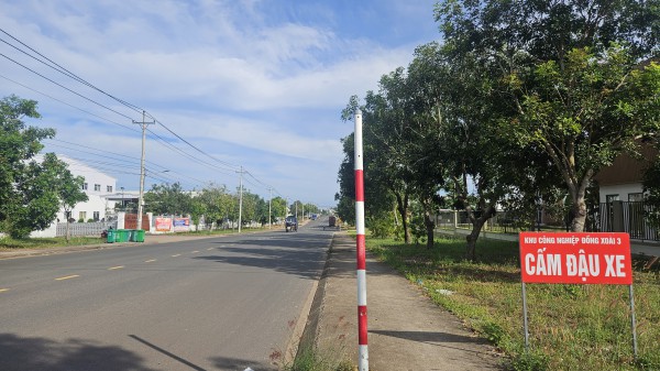 Tháo dỡ biển báo 20 km/giờ ở Đồng Nai sau phản ánh của Báo Thanh Niên