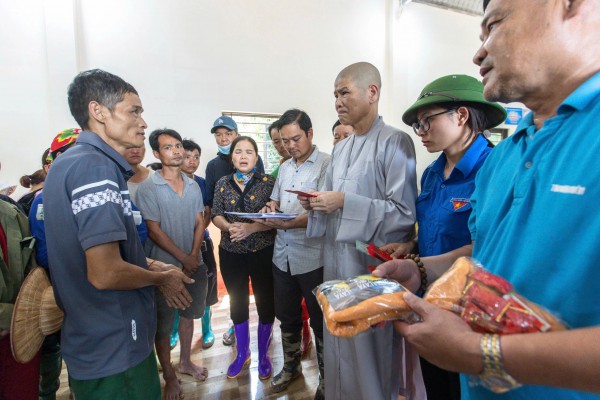 Thêm nhiều cách đóng góp hỗ trợ đồng bào vùng bão lũ