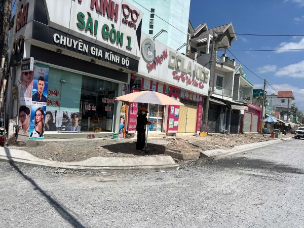 Thi công đường Lò Lu, người dân 'sống chung với bụi' suốt nhiều tháng