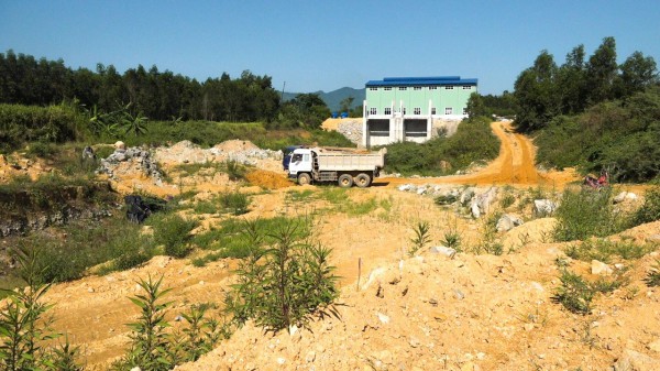 Thi công khi chưa được bàn giao đất, công ty thủy điện bị phạt 700 triệu đồng Thi công khi chưa được bàn giao đất, công ty thủy điện bị phạt 700 triệu đồng